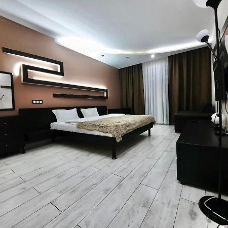 Жк Самал Де Люкс Appartamento Almaty Esterno foto