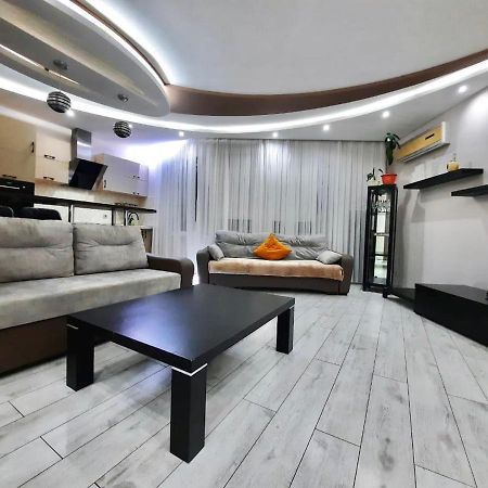 Жк Самал Де Люкс Appartamento Almaty Esterno foto