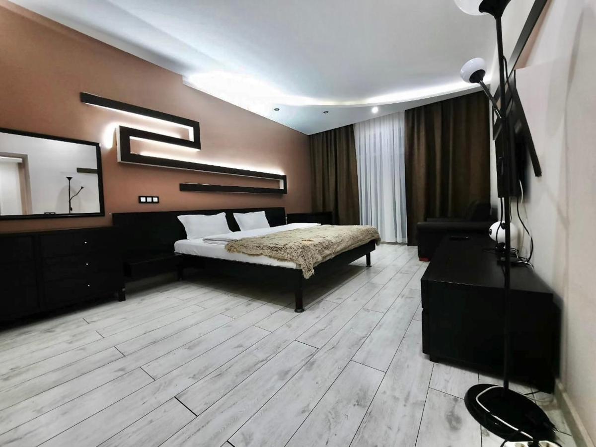 Жк Самал Де Люкс Appartamento Almaty Esterno foto