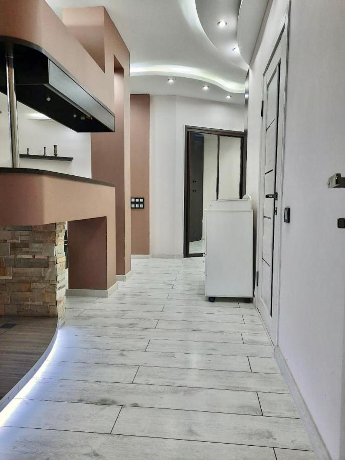 Жк Самал Де Люкс Appartamento Almaty Esterno foto